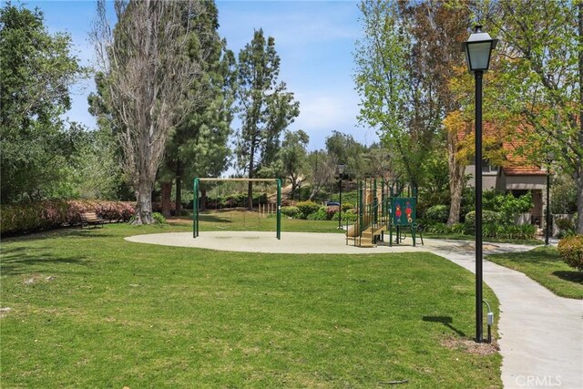 655 Via Colinas, Thousand Oaks, CA 91362 - view of property's community with a lawn