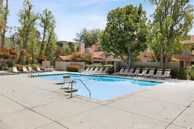 655 Via Colinas, Thousand Oaks, CA 91362 - community pool with fence and a patio