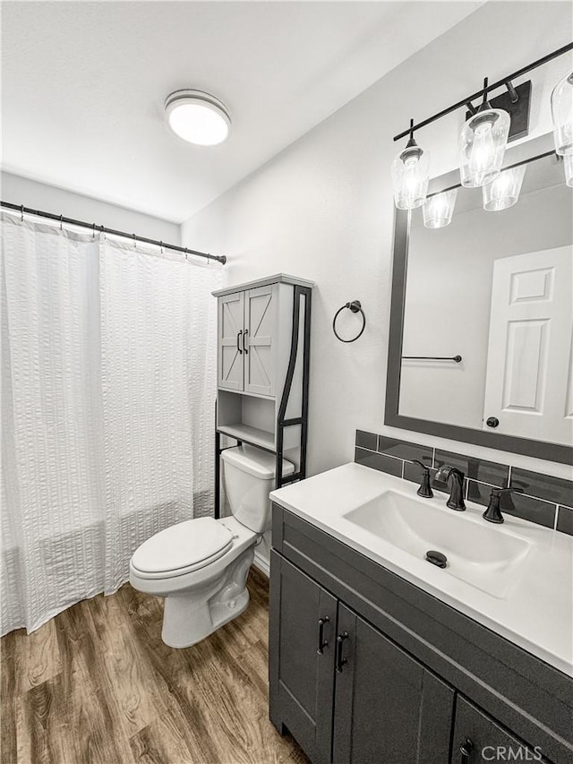 509 Kristi Ln, Blythe, CA 92225 - bathroom with vanity, a shower with shower curtain, wood finished floors, and toilet