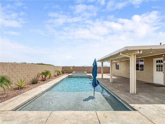 509 Kristi Ln, Blythe, CA 92225 - view of swimming pool featuring a patio, a fenced backyard, and a pool with connected hot tub