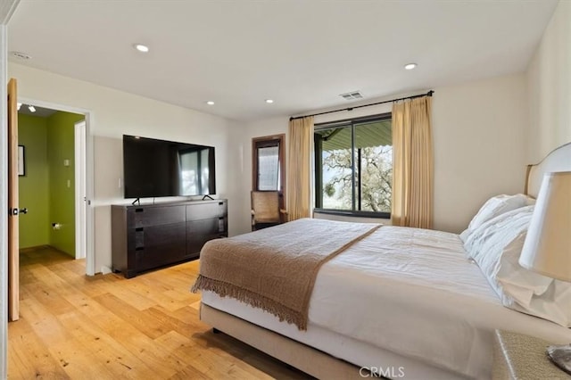 30140 Tuttle Ct, Tehachapi, CA 93561 - bedroom featuring recessed lighting, visible vents, and light wood-type flooring
