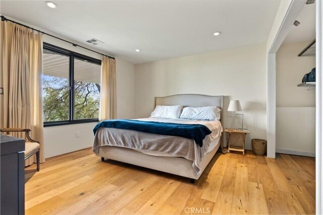 30140 Tuttle Ct, Tehachapi, CA 93561 - bedroom featuring visible vents, recessed lighting, and wood-type flooring