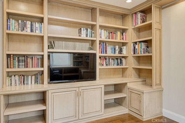 5594 Avenida Sosiega W Unit B, Laguna Woods, CA 92637 - sitting room with baseboards and wood finished floors