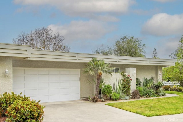 5594 Avenida Sosiega W Unit B, Laguna Woods, CA 92637 - view of front of property with an attached garage, a front lawn, stucco siding, and concrete driveway