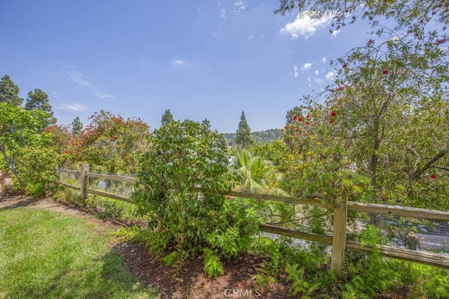 5594 Avenida Sosiega W Unit B, Laguna Woods, CA 92637 - view of yard featuring fence