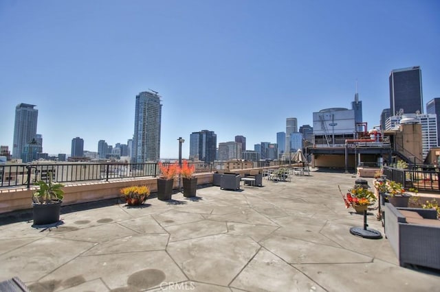 215 W 7th St Unit 803, Los Angeles, CA 90014 - view of patio featuring a view of skyline