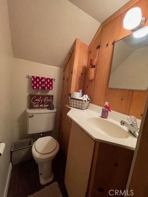 38784 Aspen Ln, Mineral, CA 96063 - bathroom featuring vaulted ceiling, toilet, and vanity