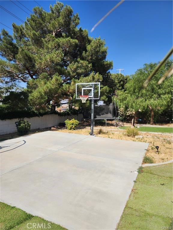 41184 Estates Ln, Palmdale, CA 93551 - view of sport court featuring basketball court