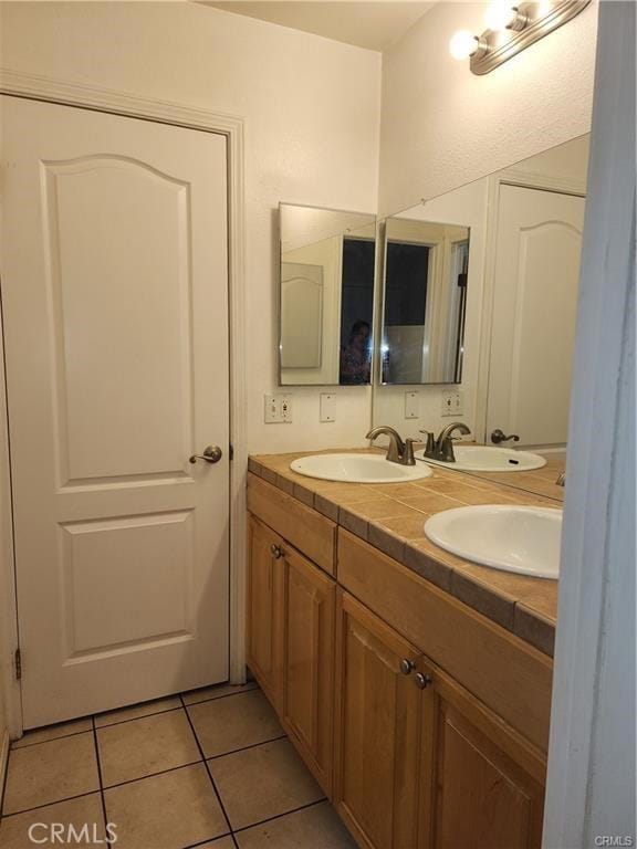 41184 Estates Ln, Palmdale, CA 93551 - full bath featuring double vanity and tile patterned floors