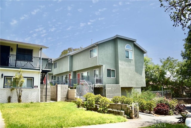 248 E Washington Blvd Unit 10, Pasadena, CA 91104 - view of front of property featuring stucco siding, a front yard, and stairs