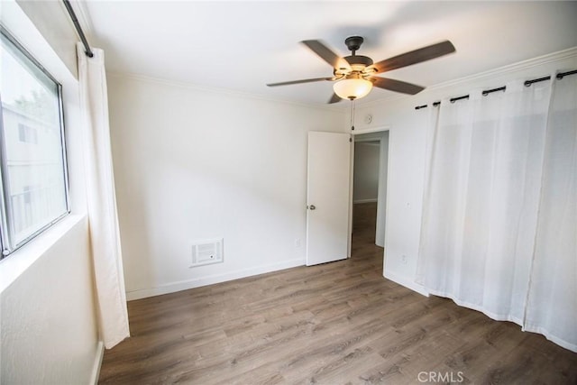240 W Verdugo Ave Unit K, Burbank, CA 91502 - empty room featuring wood finished floors, a ceiling fan, crown molding, visible vents, and baseboards