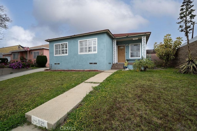 1125 W 129th St, Gardena, CA 90247 - bungalow featuring a front yard and stucco siding
