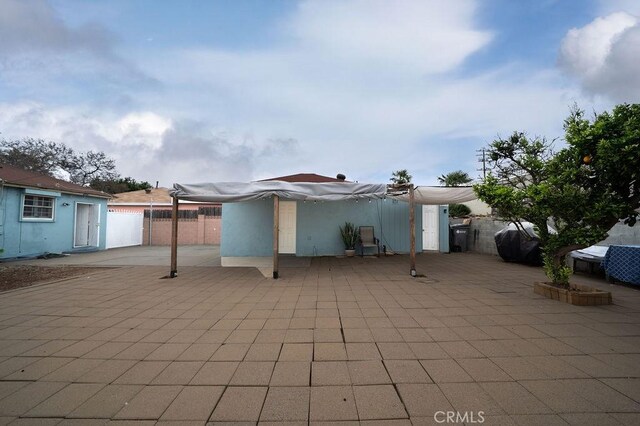 1125 W 129th St, Gardena, CA 90247 - view of patio / terrace with fence