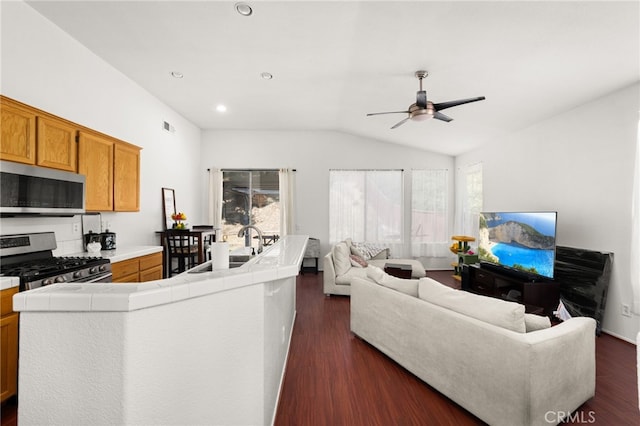 living room featuring visible vents, dark wood-style flooring, recessed lighting, a ceiling fan, and vaulted ceiling