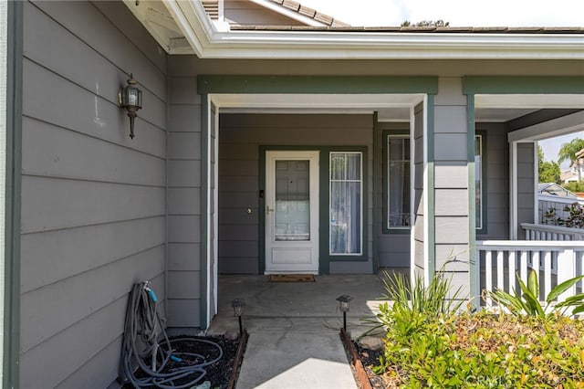 entrance to property featuring covered porch