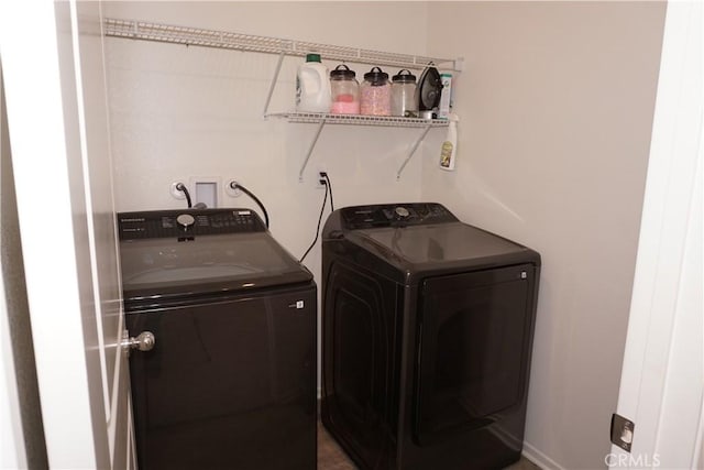 1322 Division Ct, Hemet, CA 92543 - laundry room featuring washer and clothes dryer