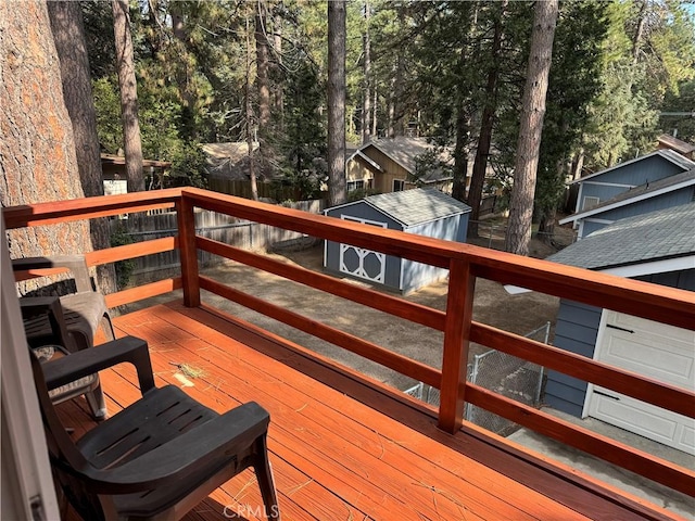 31347 Oakleaf Dr, Running Springs, CA 92382 - deck featuring fence