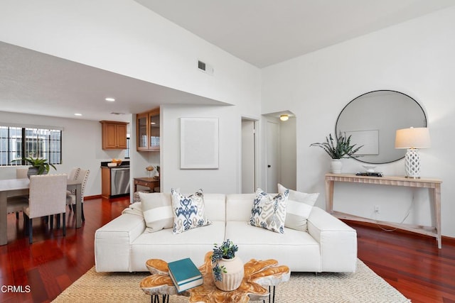 living room featuring visible vents, recessed lighting, baseboards, and wood finished floors