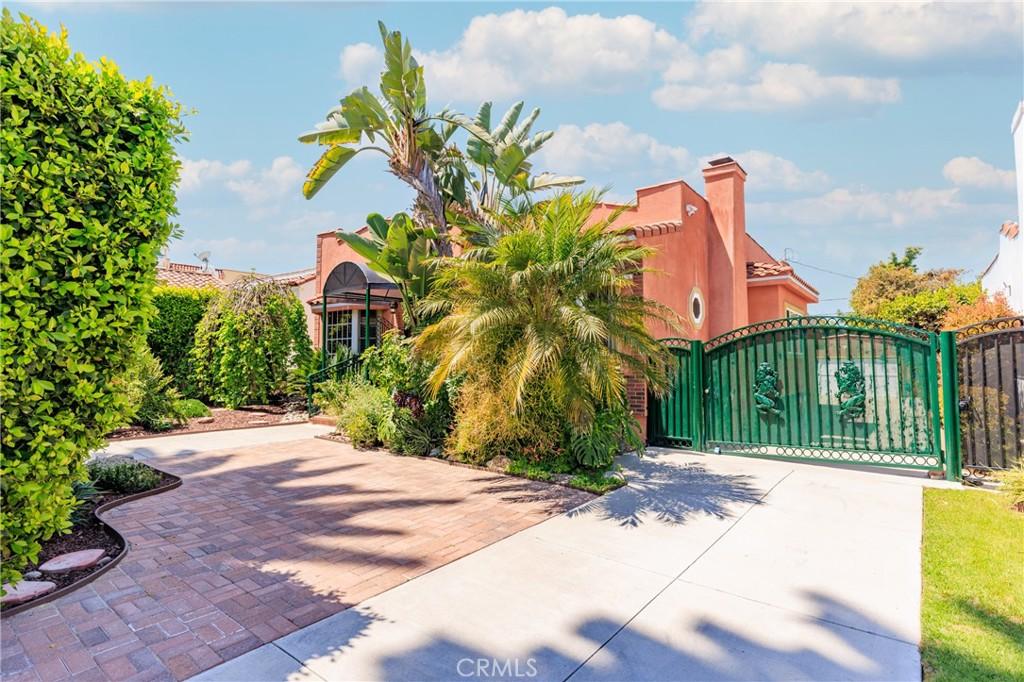 1027 S Hudson Ave, Los Angeles, CA 90019 - view of gate featuring fence