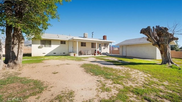 view of front of property featuring a patio and a front lawn