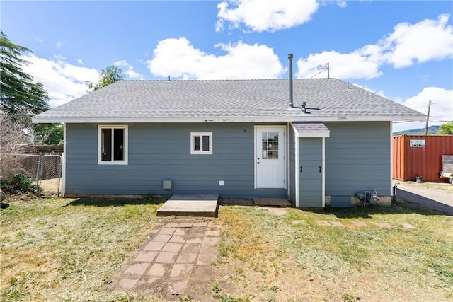 9235 Poplar St, Atascadero, CA 93422 - rear view of property featuring a shingled roof