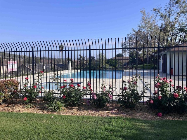 view of swimming pool featuring fence