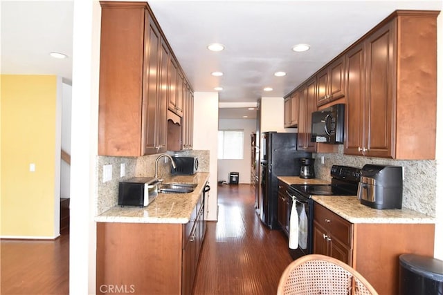 5727 E Stillwater Ave Unit 5, Orange, CA 92869 - kitchen featuring recessed lighting, a sink, black appliances, and dark wood-type flooring
