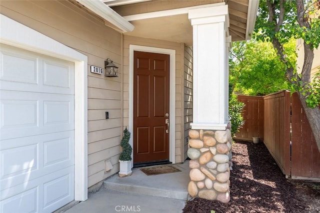 entrance to property with fence