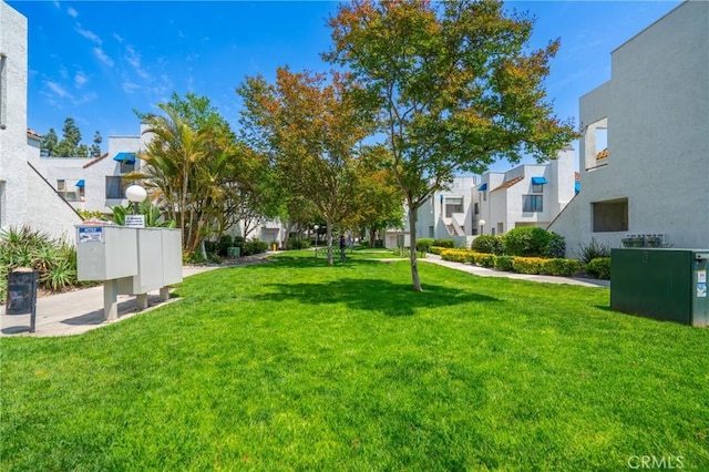 view of yard featuring a residential view and mail area