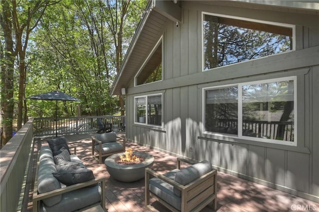 28805 N Shore Rd, Lake Arrowhead, CA 92352 - exterior space with a fire pit