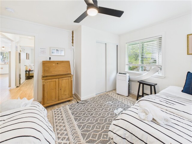5829 E Whitlock Rd, Mariposa, CA 95338 - bedroom featuring light wood-style flooring, a closet, a ceiling fan, and baseboards