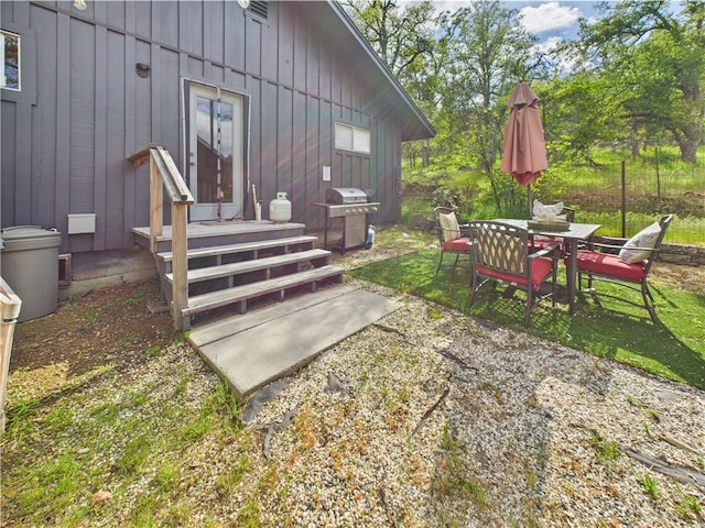 view of yard featuring outdoor dining area