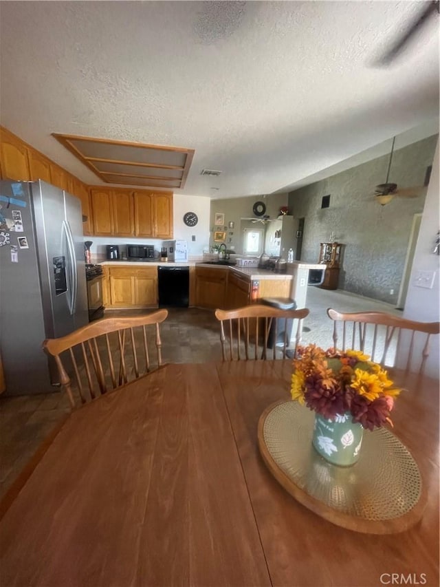 dining space featuring visible vents, a ceiling fan, a textured ceiling, and dark wood-style flooring