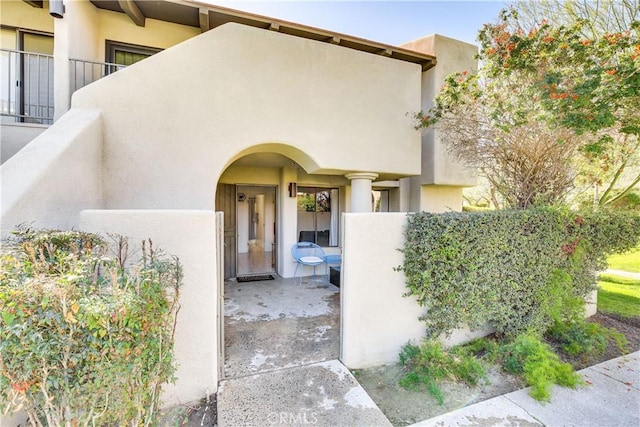 1100 E Amado Rd Unit 11A1, Palm Springs, CA 92262 - view of exterior entry featuring stucco siding