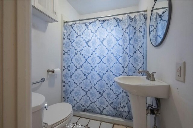 10180 Eddystone St, Riverside, CA 92503 - full bath with toilet, a sink, and curtained shower