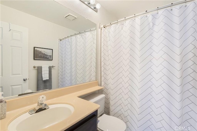 41787 Humber Dr, Temecula, CA 92591 - full bathroom with vanity, toilet, and a shower with curtain