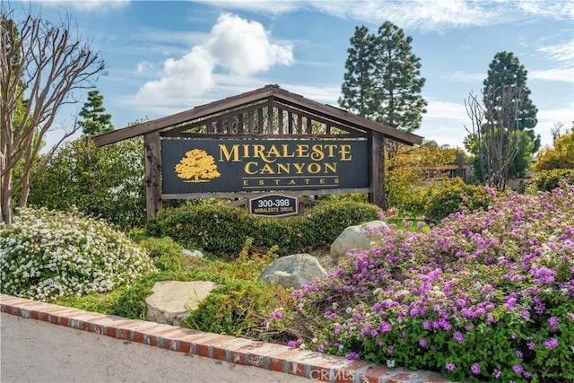 view of community / neighborhood sign