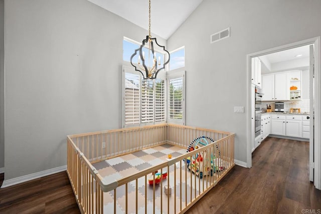 dining room with baseboards, a notable chandelier, dark wood-style floors, and visible vents