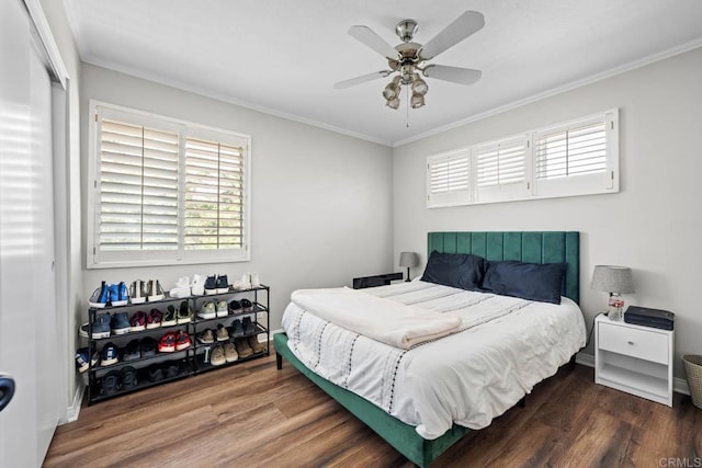 bedroom with a closet, ornamental molding, a ceiling fan, and wood finished floors