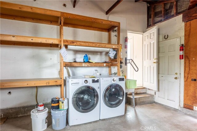 washroom featuring washer and clothes dryer