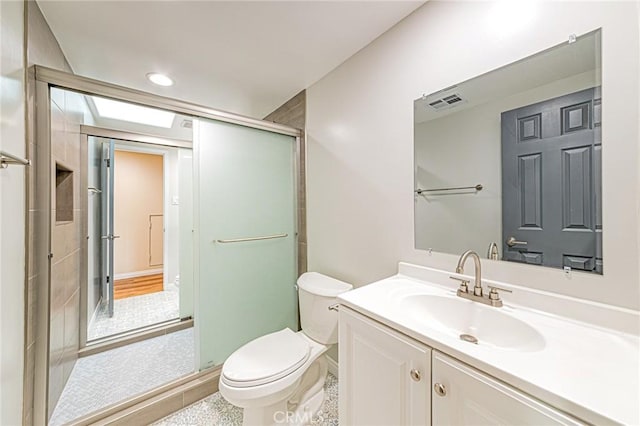 full bathroom featuring visible vents, a stall shower, vanity, toilet, and recessed lighting