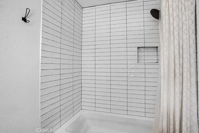 4796 Camarilla Ave, Yucca Valley, CA 92284 - bathroom featuring a textured wall