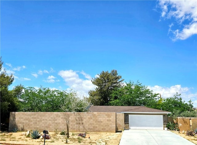 4796 Camarilla Ave, Yucca Valley, CA 92284 - view of front of property with fence and driveway