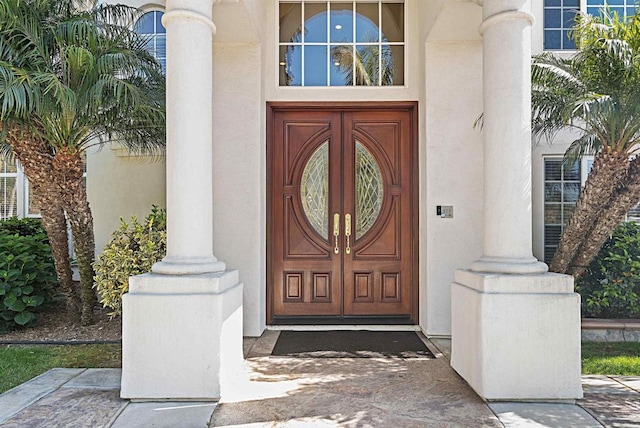 view of exterior entry featuring stucco siding