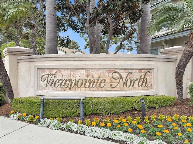 view of community / neighborhood sign