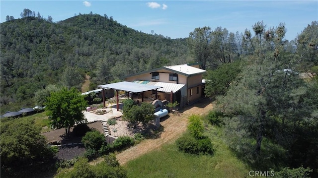 bird's eye view featuring a wooded view and a mountain view