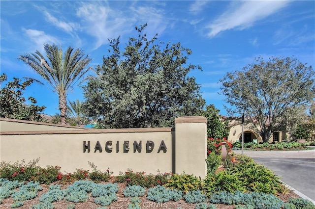 view of community / neighborhood sign