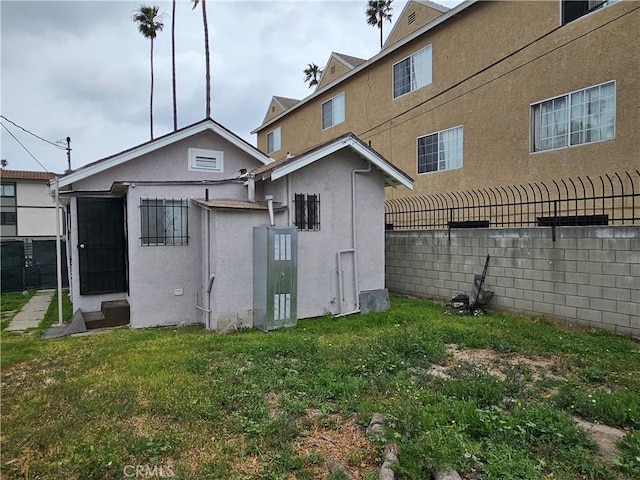 509 E 97th St, Inglewood, CA 90301 - back of property with a lawn and stucco siding