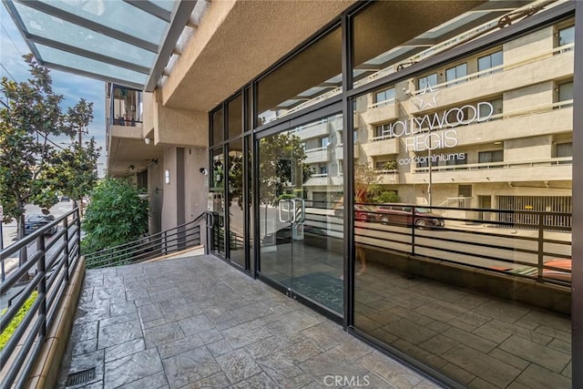 7320 Hawthorn Ave Unit 102, Los Angeles, CA 90046 - view of balcony