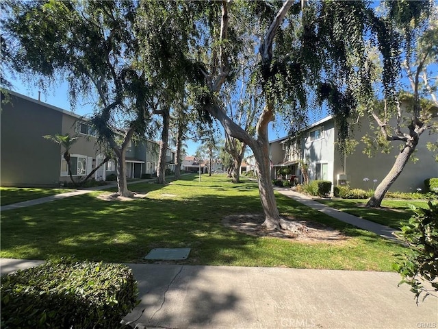 view of yard featuring a residential view